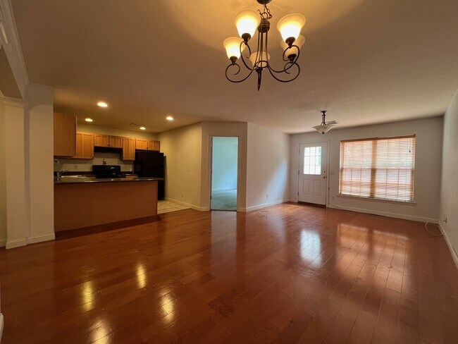 Comedor/Sala de estar - 557 Gregory Ct