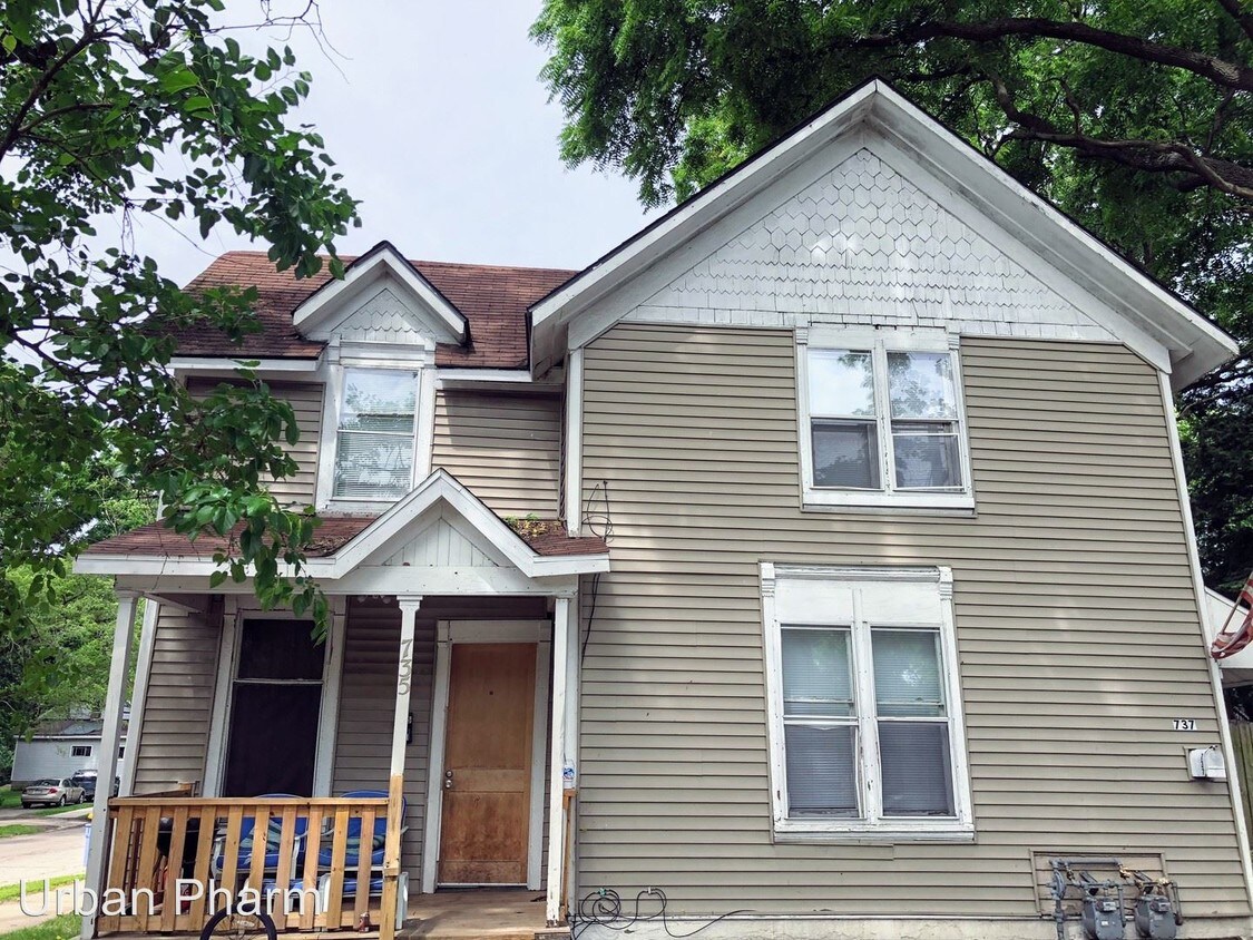 Foto principal - 737-737 College Ave NE