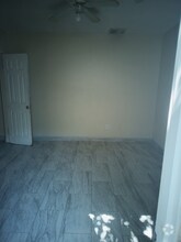 Building Photo - 612 W Newgrove St