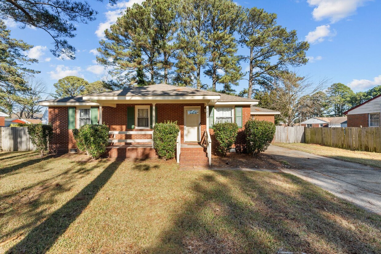 Primary Photo - Charming 3-bedroom House