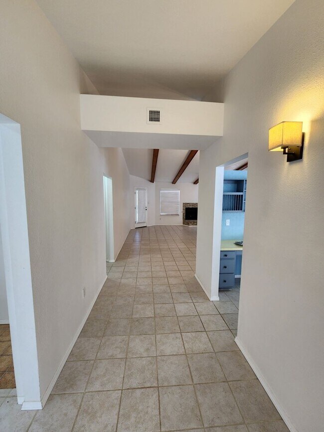 Foto del edificio - 2139 Sagecrest Ave