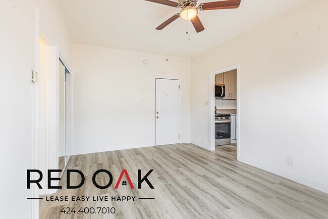 Foto del edificio - Cozy Studio with Exposed Brick Walls, Hard...