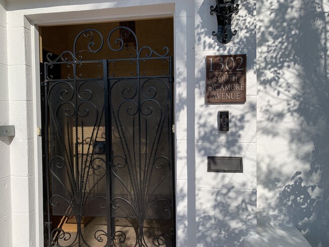 Foto del edificio - 1302 S Sycamore Ave