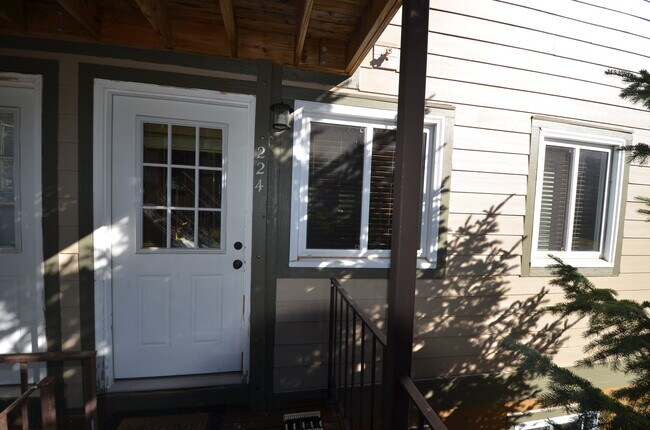 Building Photo - Year lease! Views of Quandary!
