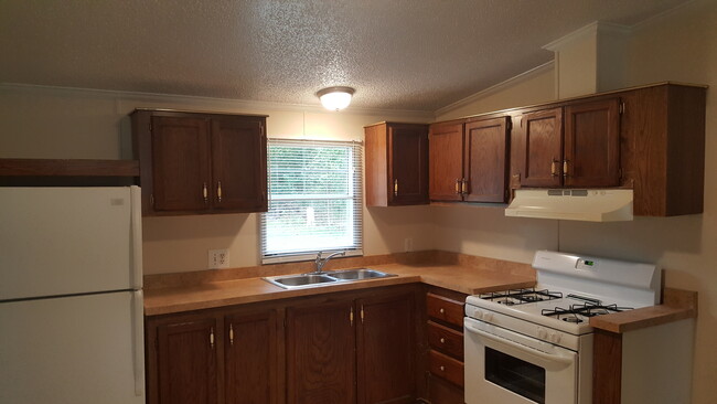Foto del edificio - 3 Bedroom 2 Bath Renovated Ranch Home $1,3...
