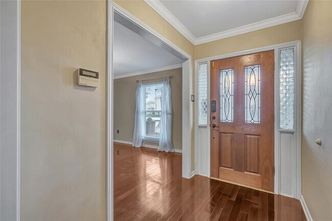 Foto del edificio - 1710 San Sebastian Ln
