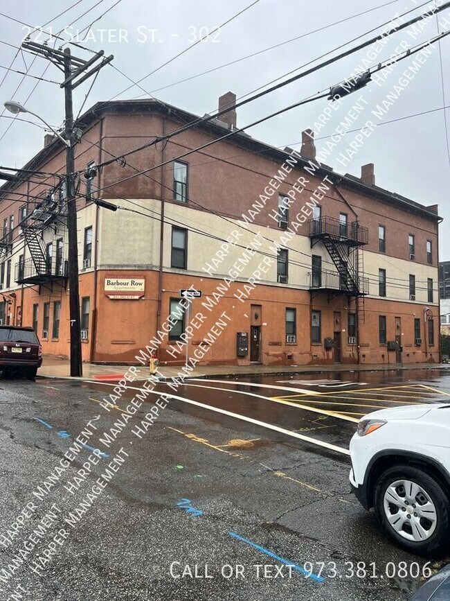 Building Photo - 221 Slater St