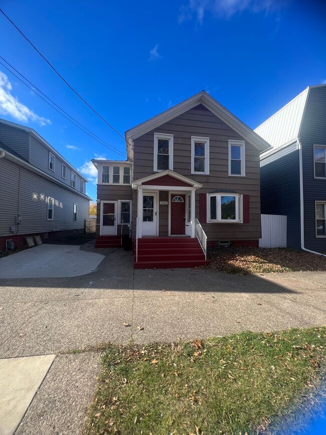 Building Photo - 206 Liberty St