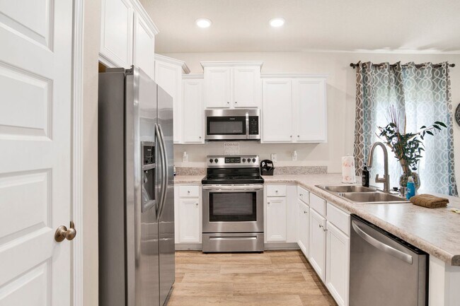 Foto del edificio - 3 Bedroom Townhouse in Bellview