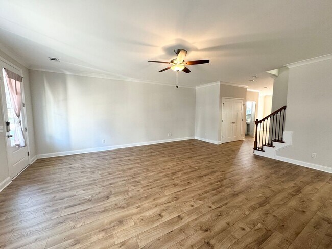 Foto del edificio - In the Heart of Richmond Hill - Available ...