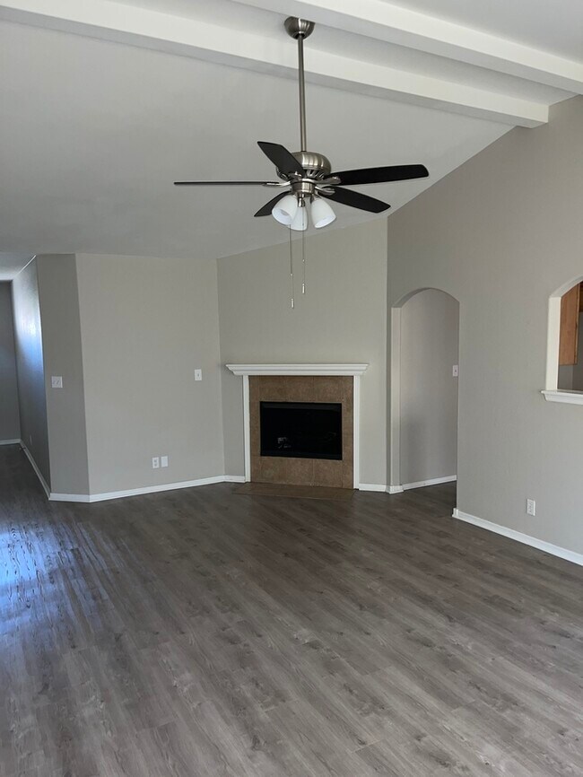 Foto del edificio - 10702 N 146th E Ave