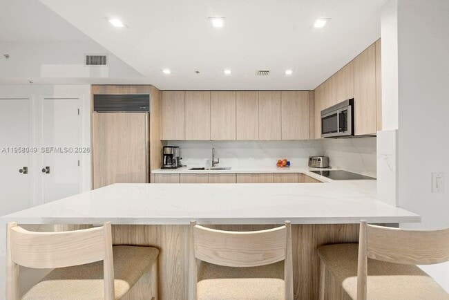 Foto del edificio - 6899 Collins Ave