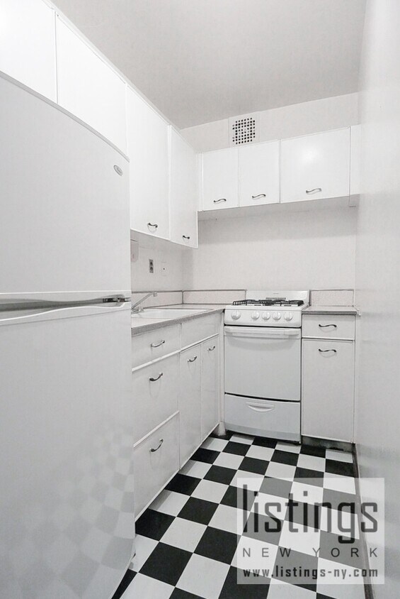 Primary Photo - 117 E 71st St