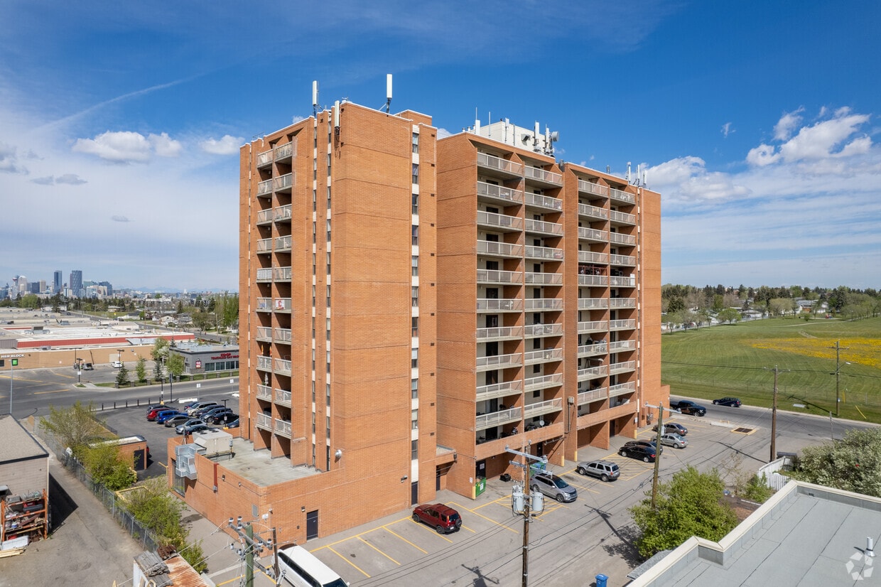 Primary Photo - International Mountainview Apartments