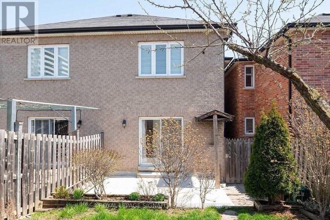 Building Photo - 428a Gilbert Ave