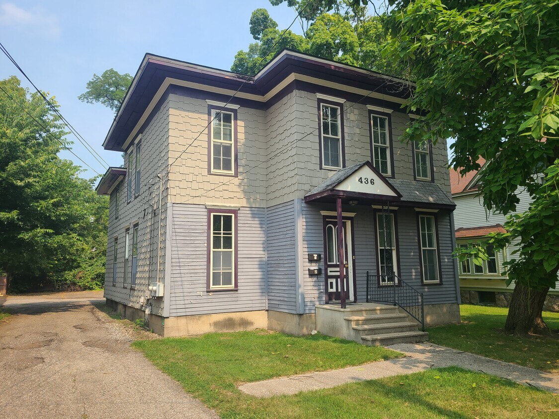 436 W Walnut St Unit 2, Kalamazoo, MI 49007 Apartments at 436 W