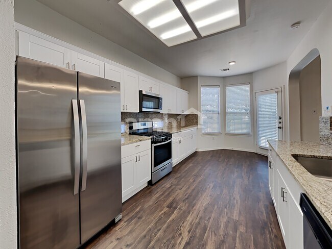 Foto del edificio - 636 Cherry Tree Drive