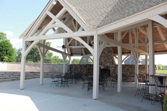 Foto del edificio - Luxury 2-Bedroom Townhome for Rent in Chimney Oaks – Golf Community Living!