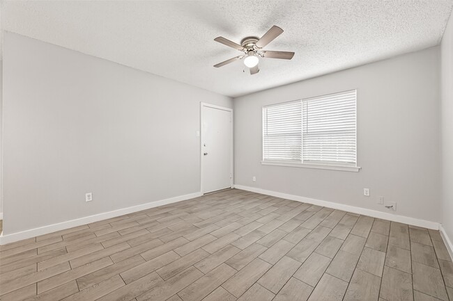 Building Photo - 1230 Shadowdale Dr