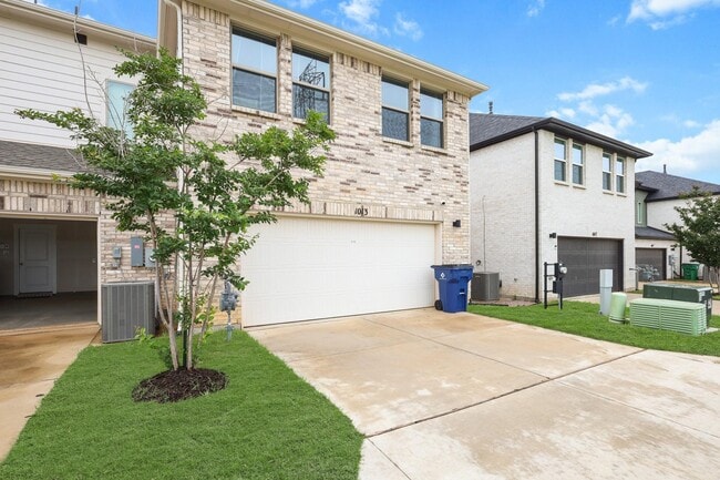 Building Photo - 1013 Carnation Dr