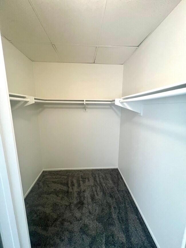 Foto del edificio - Crown Point Apartments