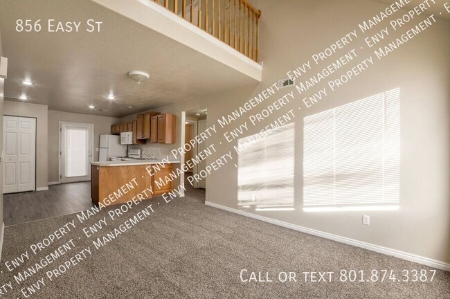 Building Photo - Spacious 3 Bed - 2 Bath - Pet Friendly - 2...