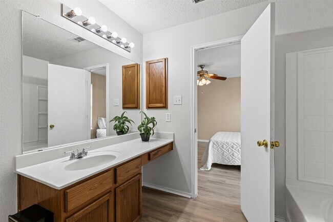 Foto del edificio - 13717 Canyon Ranch Rd