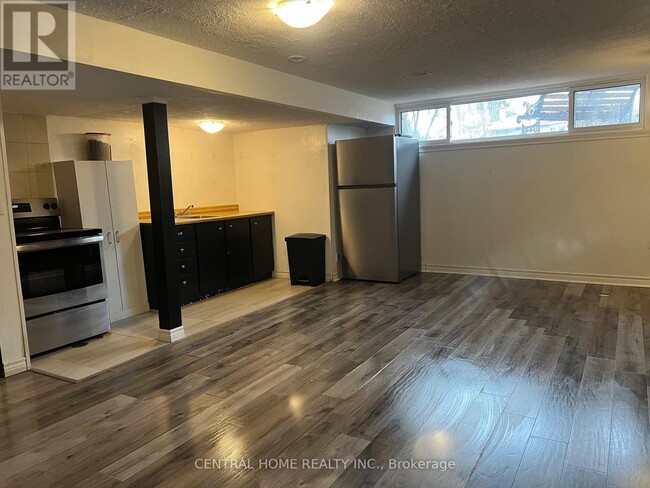 Building Photo - 192 Silverbirch Dr