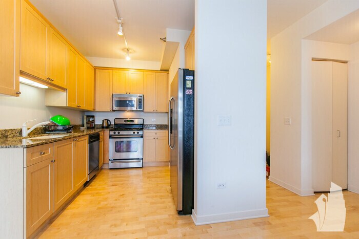 Primary Photo - 340 W Grand Ave.