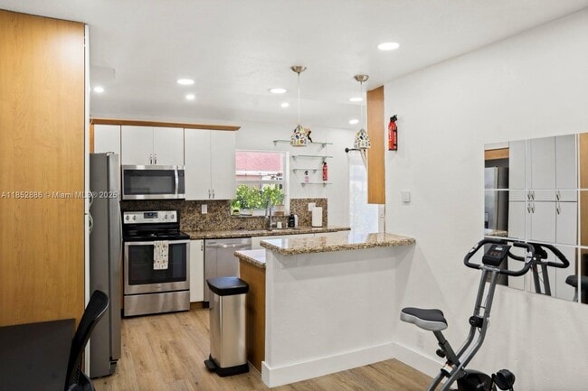 Foto del edificio - 20303 NW 36th Ave