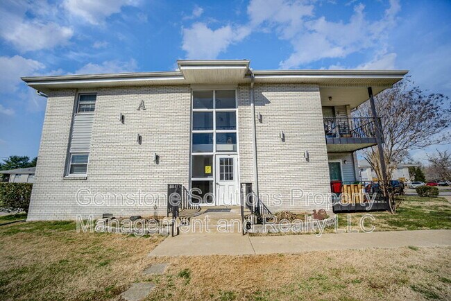 Foto del edificio - 613 Hillsboro Rd