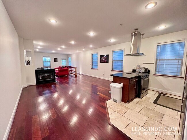 Foto del edificio - 3573 Warder St NW