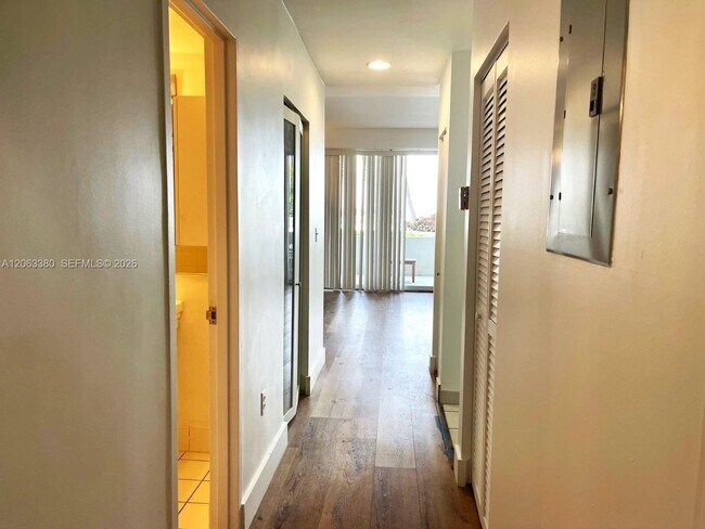 Foto del edificio - 1200 West Dr