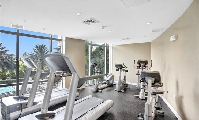 Building Photo - 1755 E Hallandale Beach Blvd