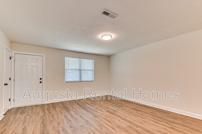 Building Photo - 2408 Amsterdam Dr