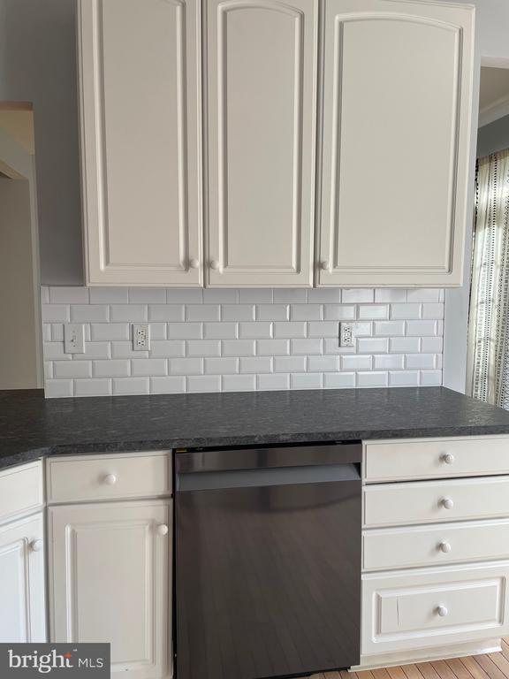 Building Photo - 30 Bridle Ct