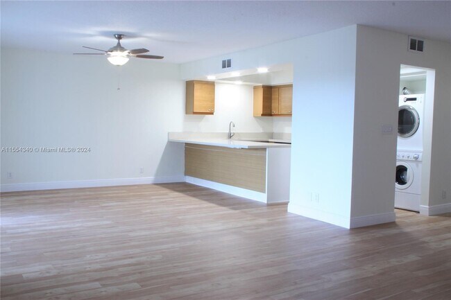 Foto del edificio - 520 Orton Ave