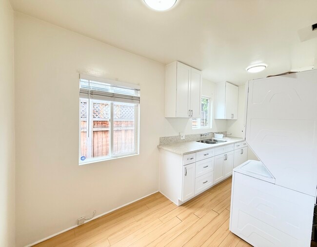 Kitchen with Breakfast Nook - 630 Westbourne Dr
