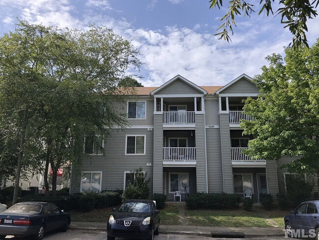 Building Photo - Room in Apartment on Crab Orchard Dr