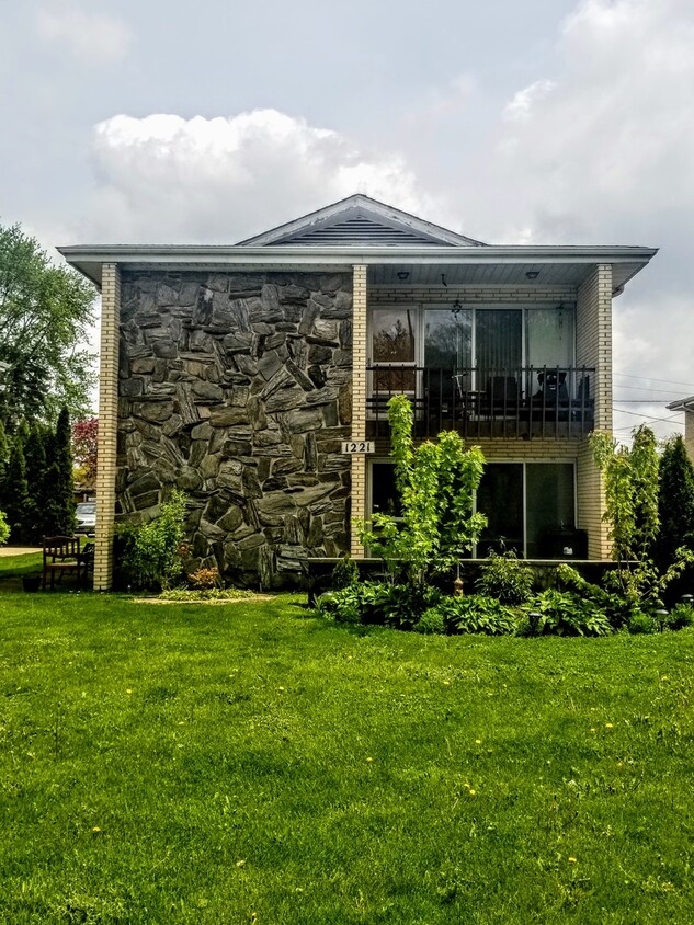 Primary Photo - 1221 N La Grange Rd