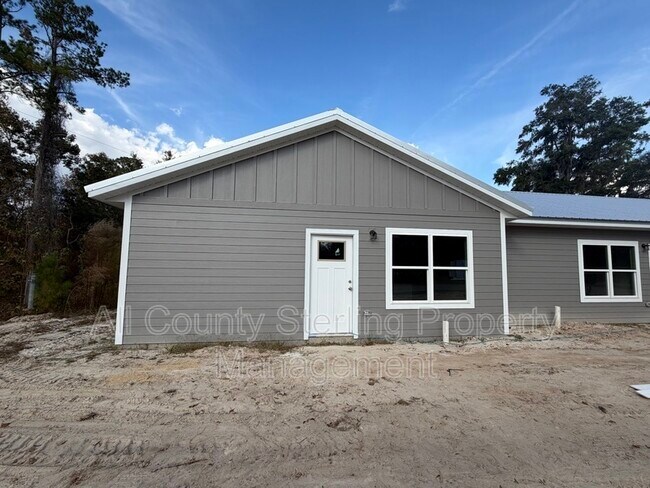 Building Photo - 1418 SE Magnolia Loop