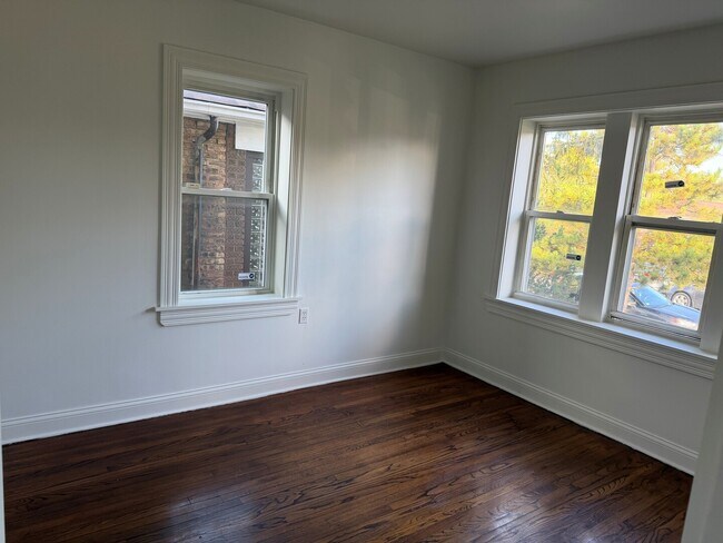 Foto del edificio - 4555 W Wellington Ave