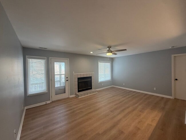 Building Photo - Well-Maintained Beachside Condo Near Shore Drive *ASK ABOUT OUR ZERO DEPOSIT*