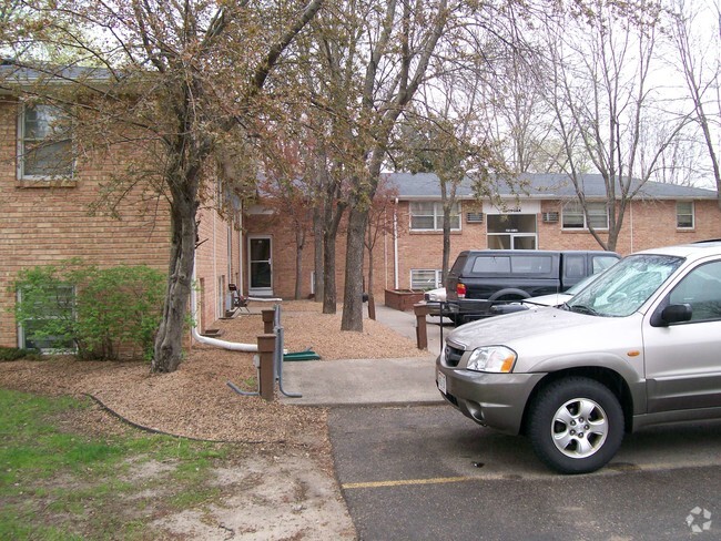 Building Photo - 2301 Oak St