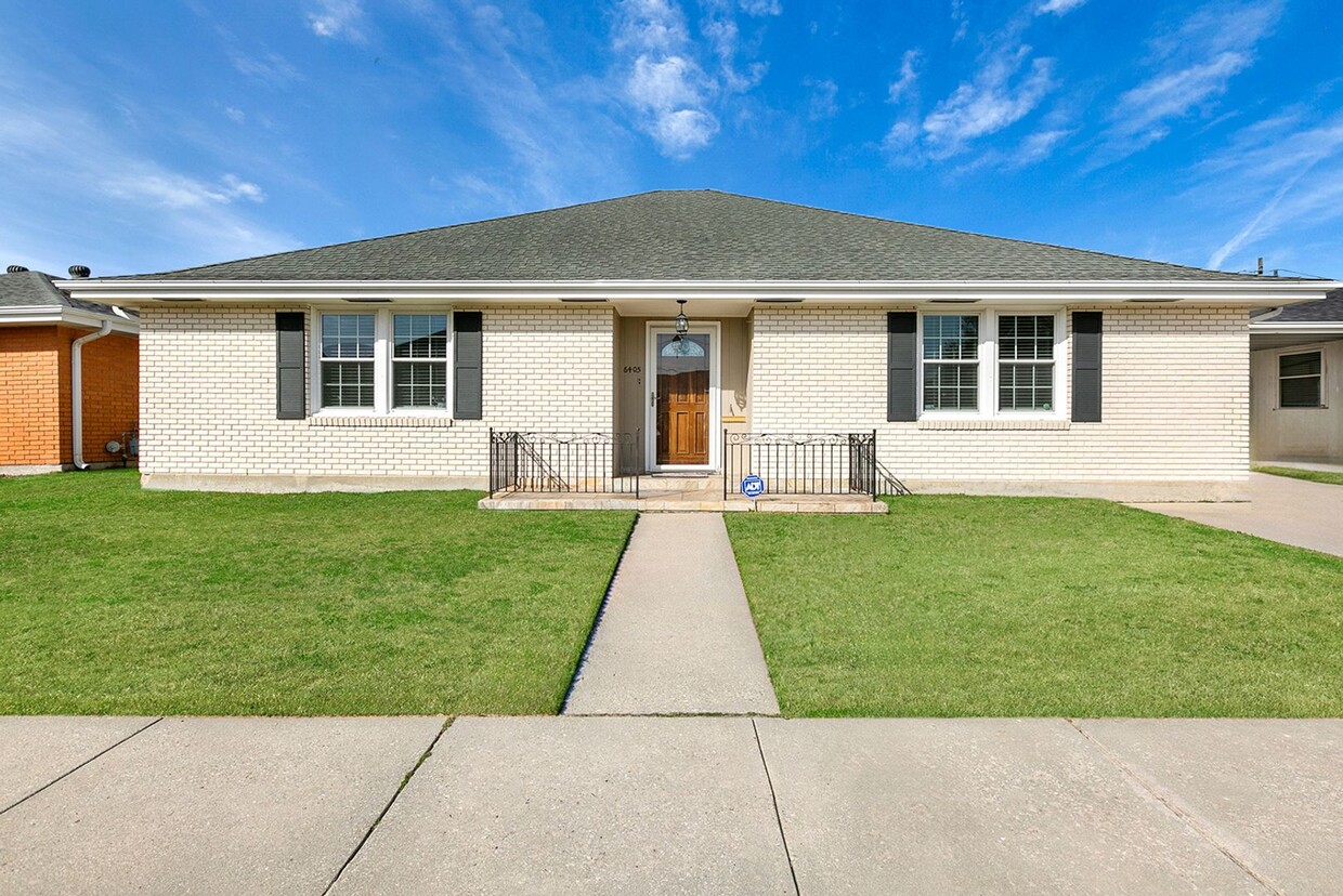 Primary Photo - Metairie 4 Bedroom in Airline Park! Must See!