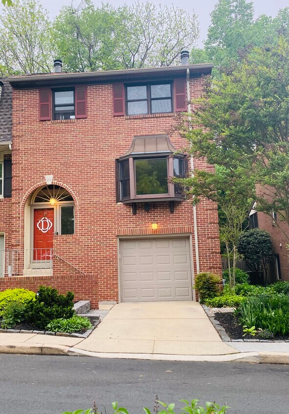 Primary Photo - 39 Rockford Rd