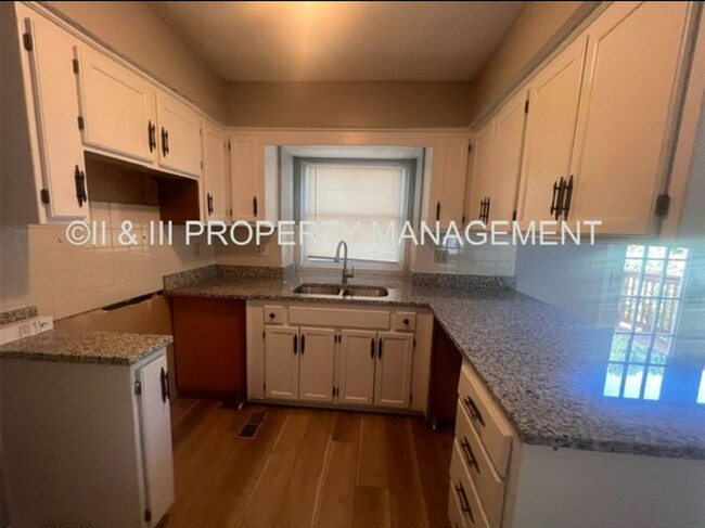 Building Photo - 10916 W 115th St