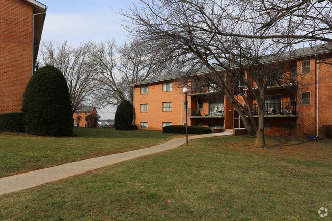 Building Photo - Edgewood Apartments