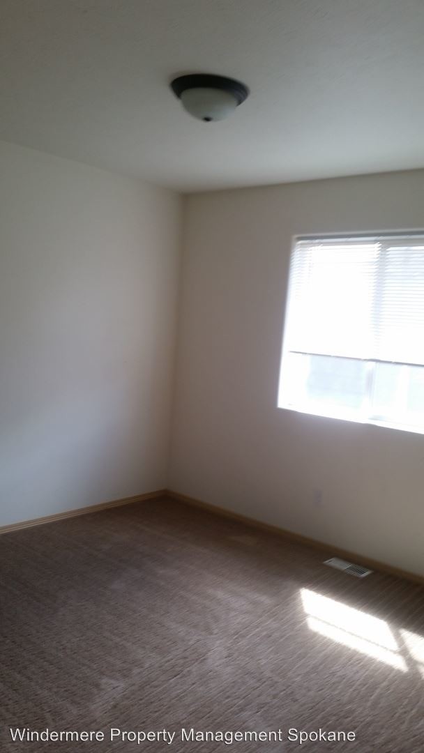Building Photo - 3820 E 58th Ln