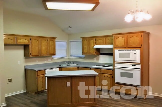 Building Photo - 1558 Aberdeen Dr